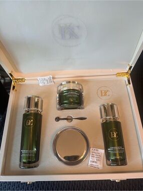 L'ATOUA MILLE  collagen replenish and peptide balance  set in a reusable case